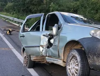 Homem morre e outro tem perna amputada em acidente envolvendo caminhão e carro na Paraíba