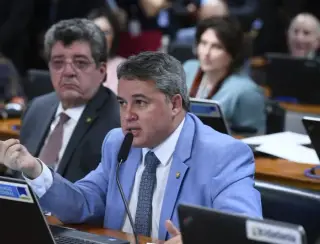 Senado aprova PEC que criminaliza porte e posse de drogas no Brasil