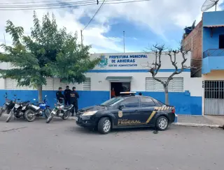 Polícia Federal mira desvio de recursos na Prefeitura de Aroeiras; itens de luxo são apreendidos