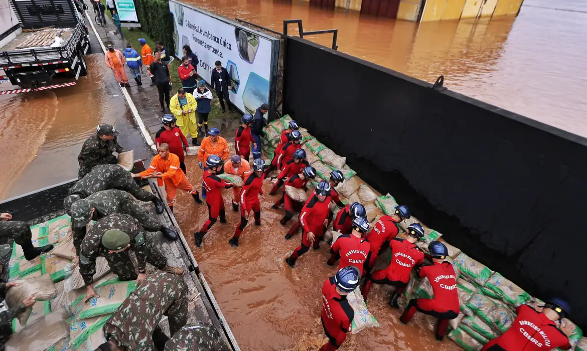 Chuvas afetam 781 mil pessoas no RS; mortes sobem para 75