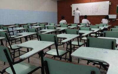Bolsonaro diz que vai autorizar aumento de 33% para professores