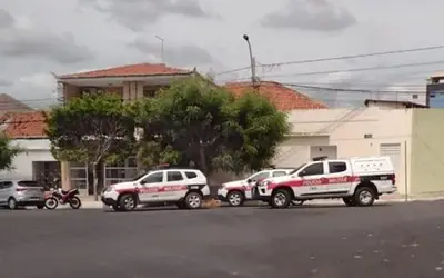 Homens rendem família em Santa Luzia após invadirem casa