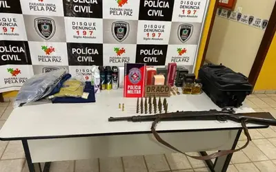 Polícia apreende fuzil e material roubado em Bom Sucesso